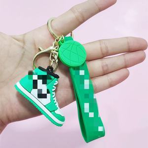 ZY0427A simulación de dibujos animados 3D zapatos de baloncesto llavero bolsa colgante muñeca máquina colgante llavero moda zapato llavero - Product Image 4