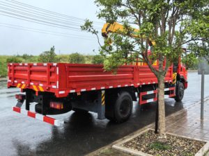 Camión de Transporte de Acero para Construcción de 10T con Grúa de 5T, Camión de Carga Hidráulico Dongfeng 4x2 para Logística de Materiales de Construcción - Product Image 3