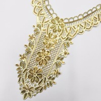 Collier floral brodé de sequins dorés, faux col de style ethnique avec bordure en dentelle pour la vente en gros et les projets DIY (Polyester)