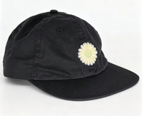 Zwarte ongestructureerde flat brim baseballcap met daisy bloemenborduursel, snapback pet voor dames, casual outdoor dagelijkse pet