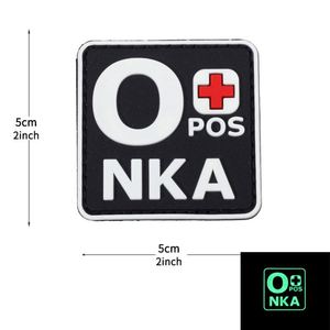 Patchs lumineux en PVC souple personnalisés avec type <span class=keywords><strong>sanguin</strong></span>, velcro, 5*5CM, groupes sanguins A, B, AB, O, POS, trousses de premiers soins, patchs tactiques de moral - Product Image 5