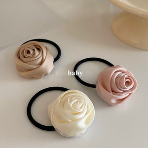 Élastique à cheveux en satin français rose, simple, éthéré, doux, unique, rétro et haut de gamme. - Product Image 5
