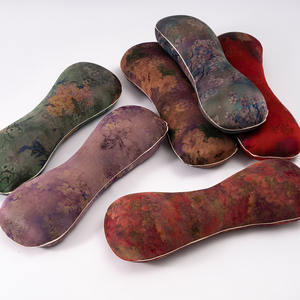 Almohada Curva de Seda Xiangyun, Almohada de Seda de Estilo Chino Vintage de Lujo, con Forma de Hueso, Impresión, Bordado, Etiqueta, Tamaño Personalizado, Logotipo - Product Image 2