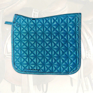 Tapis de selle d'équitation de dressage GP en coton matelassé de qualité supérieure, durable, avec paillettes, rembourrage en polyester 18 mm, pour chevaux anglais - Product Image 1
