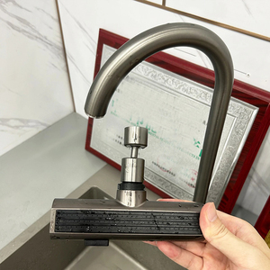 Robinet de cuisine cascade au design moderne avec dispositif anti-éclaboussures, bulleur rotatif, extension de bec et raccord universel - Product Image 6