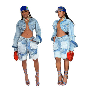 Nouvel ensemble deux pièces en jean patchwork pour femme 2026 : veste courte déchirée et short bermuda assorti - Product Image 1