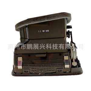 แผงช่องระบายอากาศ FroVw พลาสติกเคลือบด้าน ด้านขวา สำหรับรถเจตต้า ปี 12-18 - Product Image 2