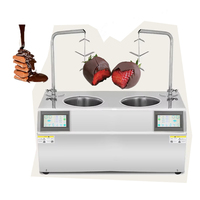 Chocolat industriel gâchant la double fontaine distribuant la machine de fonte