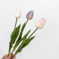 Fleurs artificielles tulipes à 5 têtes, toucher réel, directement de l'usine, nouvelle décoration d'intérieur populaire avec design floral au toucher réel, vente en gros
