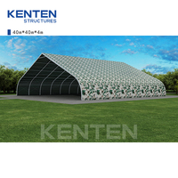 Tente de stockage industrielle préfabriquée de 1600 m² avec arche de 4 m de hauteur, structure en aluminium et bâche camouflage