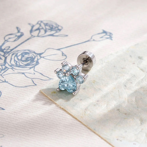 Boucles d'oreilles en acier inoxydable avec zircon en forme de <span class=keywords><strong>patte</strong></span> de chat, piercing pour cartilage, design à filetage interne, cadeau pour <span class=keywords><strong>la</strong></span> Saint-Valentin - Product Image 3