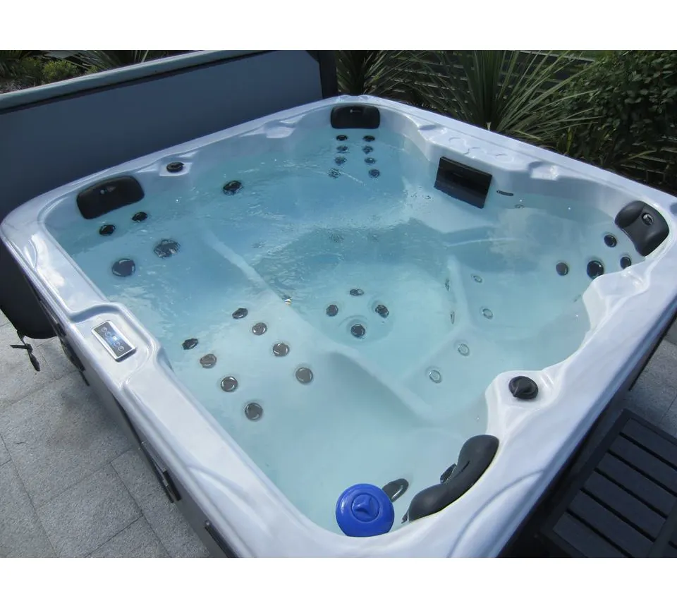 Hot Sale Outdoor freestanding hot tub spa