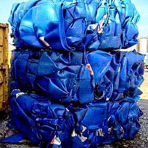 Flocons de PEHD recyclé bleus, granulés plastiques post-industriels pour le remplissage de films soufflés - Product Image 1