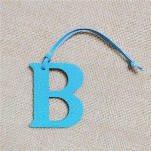 Venta caliente A a Z Alfabeto Cuero de vaca genuino Letra mayúscula Llavero Mochila Ornamento Correa Mujeres Bolso de lujo Encanto - Product Image 6
