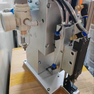Máquina Etiquetadora Neumática Automatizada Booster T-600 con Construcción de Plástico y Acero - Product Image 1