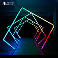 Produk Populer Dekorasi Pesta Pernikahan Lampu LED RGB Terowongan Waktu Bentuk Geometris Logam RGB Gapura Pernikahan