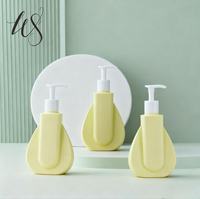 Bouteilles en PEHD personnalisées couleur gravée à l'acide pour lotion/shampoing/après-shampoing/sérum de soin de la peau 300/400/500ml avec bouchon PP et pompe à lotion – En stock