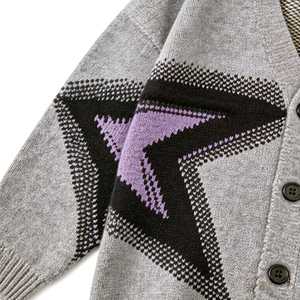 <span class=keywords><strong>Cardigan</strong></span> Lavorato a Maglia con Motivo a Stelle Grigie per <span class=keywords><strong>Uomo</strong></span> - Scollo a V, Bottoni Frontali, Vestibilità Oversize, Maglione Streetwear Y2K Personalizzabile - Product Image 4