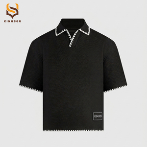 Polo en maille texturée noire pour homme, col ouvert, bordure contrastante en zigzag, coupe décontractée, style Old Money, haut de luxe à manches courtes pour l'été - Product Image 2