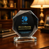 Trophée octogonal personnalisé en cristal K9 avec base en bois massif, logo et texte gravés au laser, plaque en cristal vierge, récompense d'entreprise, souvenir