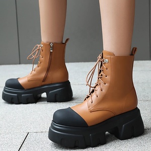 Bottes courtes pour femmes à semelles épaisses taille 44, plateformes hautes avec bottines à lacets, patchwork de couleurs - Product Image 4