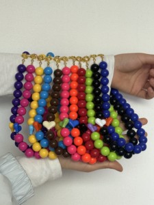 Nuova Collana Estiva Boho 2026 con Perline Acriliche Colorate, Ciondolo a Cuore Grosso e Perline Bubblegum, Gioielli Artigianali per Vacanze - Product Image 4