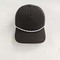 Casquette de baseball personnalisée OEM ODM noire à visière incurvée, panneaux latéraux perforés au laser, corde tressée imprimée blanche, logo personnalisé