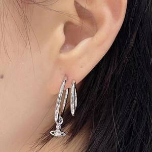 Boucles d'oreilles pendantes Vivienne Simple Line Small Saturn en alliage de zircon, luxe léger, style unique, punk, cercle, unisexe - Product Image 4