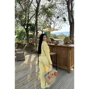 Ensemble décontracté jaune à carreaux avec col à capuche en tissu tricoté brodé pour l'été et l'automne – Un ensemble comprenant un haut, un short et un pantalon à nœud - Product Image 1