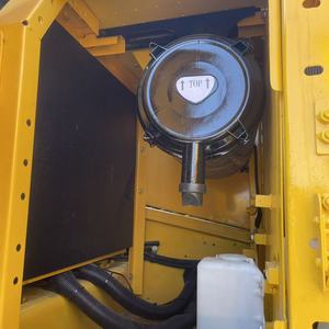 Excavatrice sur chenilles Komatsu PC240LC-8M0 d'occasion, 123 kW, 25 tonnes, bon état - Product Image 5