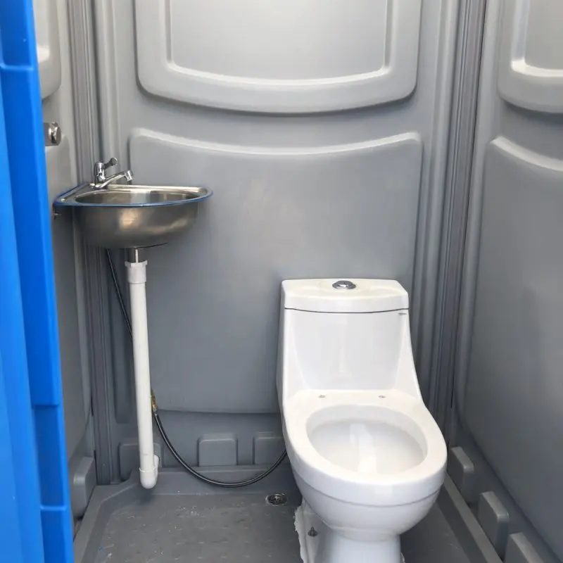 गर्म बिक्री Prefab केबिन आउटडोर शौचालय टॉयलेट अस्थायी सार्वजनिक क्षेत्र उपयोग एचडीपीई प्लास्टिक टिकाऊ पोर्टेबल मोबाइल शौचालय
