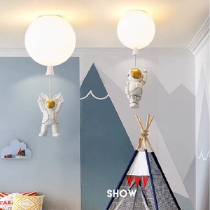 โคมไฟเพดานสไตล์นอร์ดิกมินิมอลสำหรับห้องนอน โคมไฟอะคริลิคเหล็กรูปนักบินอวกาศการ์ตูนสำหรับห้องเด็ก - Product Image 4
