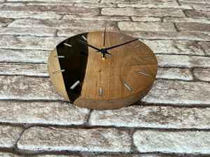 Reloj de Pared de Resina y Madera Hecho a Mano, Duradero, Elegante, Funcional y Decorativo, Perfecto para Sala de Estar o Dormitorio - Product Image 3