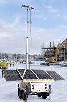 Sıcak Satış 4 Panelli Mobil Güneş Enerjili CCTV Web Kamerası PTZ Kamera Kule Işığı Treyleri 7m Direk 3 Günlük Çalışma Süresi Uzaktan Güvenlik İçin