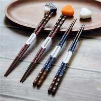 Baguettes japonaises en bois massif avec design antidérapant, motif fleur de cerisier et écaille de tortue, pour restaurants de sushi (vente en gros)