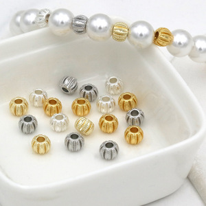 Cuentas de calabaza hechas a mano con diseño dentado de bronce fundido y chapado en oro de 18 quilates para una retención del color. Cuentas espaciadoras, sueltas - Product Image 3