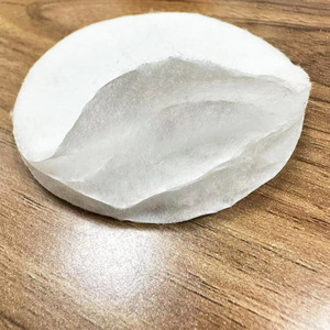 Disques de coton blancs jetables de 58 mm de diamètre pour le démaquillage et l'absorption des liquides - Product Image 2