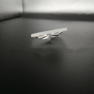 High Quality UVFS <strong>Plano</strong> <strong>Convex</strong> Conical Optical Component Axicon <strong>Lens</strong> - Product Image 3