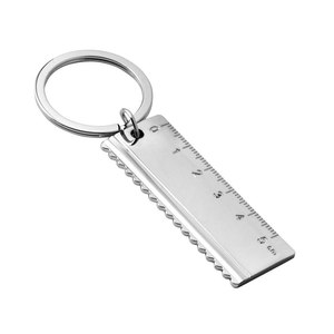 Llavero metálico con diseño de regla para una mejor organización y accesibilidad - Product Image 1