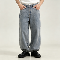 Jean Jogger Homme Bleu Délavé en Denim avec Revers Élastiques, Poches Cargo et Surpiqûres Contrastantes – Vente en Gros Personnalisée OEM