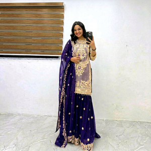 Conjunto de Salwar Kameez Morado Bordado con Palazzo, Kurti de Georgette y Dupatta, Ropa Étnica Tradicional India para Bodas y Fiestas - Product Image 1