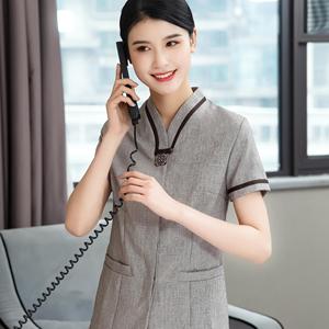 Uniforme da Lavoro Unisex per Personale Alberghiero, Camerieri e Pulizie, Personalizzabile con Logo Aziendale Ricamato - Product Image 6
