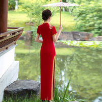 Nouvelle Collection 2025 : Qipao Rouge Grande Taille Longueur Ras du Sol avec Fermeture Éclair et Boutons Décoratifs – Écologique