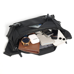 Sac de moto imperméable utilitaire en gros, sac bandoulière personnalisable et tendance pour homme, idéal pour les sports de plein air - Product Image 4