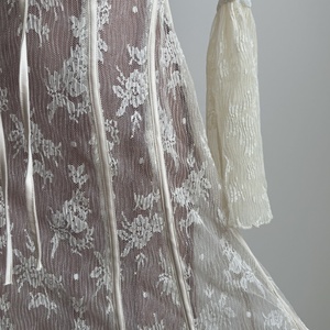 Vestito Midi da Donna Elegante e Casual da Sera per Feste e Club Personalizzato di Tendenza con Maniche a Svasatura in Pizzo e Allacciatura Frontale - Product Image 4