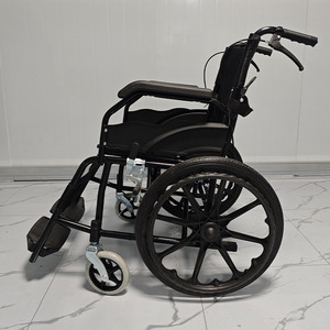 Fauteuil roulant manuel en alliage d'aluminium léger et pliable avec frein en U pour personnes âgées et handicapées, aide à la mobilité - Product Image 1