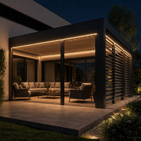 Pergola bioclimatique motorisée de luxe en aluminium à lames orientables, avec volets latéraux effet bois, résistante aux intempéries, pour jardin et patio de villa