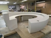 Nouvelle conception de comptoir de réception moderne en forme d'œuf de beauté blanc brillant pour salon de manucure, salon de coiffure, caissier, mobilier d'espace de réception