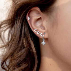 ต่างหูเม็ดกลมแบบมีตัวอักษรเงินสเตอร์ลิงประ<span class=keywords><strong>ด</strong></span>ับ<span class=keywords><strong>ด</strong></span>้ว<span class=keywords><strong>ย</strong></span>ทองคำ18K 925สำหรับผู้หญิงขายส่งราคาถูกมีในสต็อก - Product Image 2