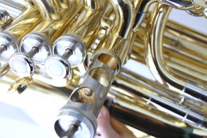 <span class=keywords><strong>Tuba</strong></span> en laiton taille 3/<span class=keywords><strong>4</strong></span>, <span class=keywords><strong>4</strong></span> <span class=keywords><strong>pistons</strong></span> à action frontale, embouchure en cupronickel, <span class=keywords><strong>pistons</strong></span> en acier inoxydable, laque transparente, tonalité Si bémol - Product Image 4